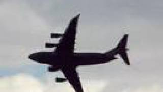 preview picture of video 'Silent flight C-17A Globemaster III'