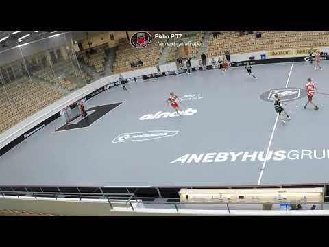 Max#46 spelar snabbt upp till Viggo#17 som skottfinar och lägger in den