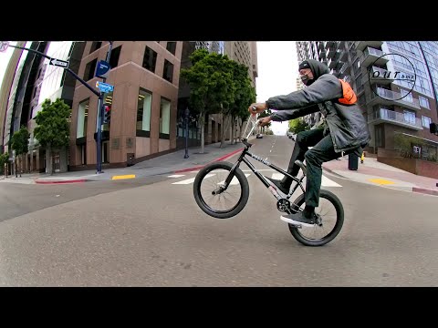 BMX IN AN EMPTY CITY