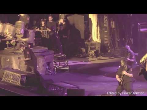 BABYMETAL watch SLIPKNOT performs on stage !!!