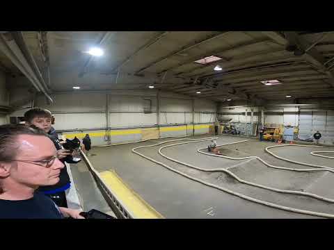 Saturday club race at dirt bruners (TLR22x4 elite)