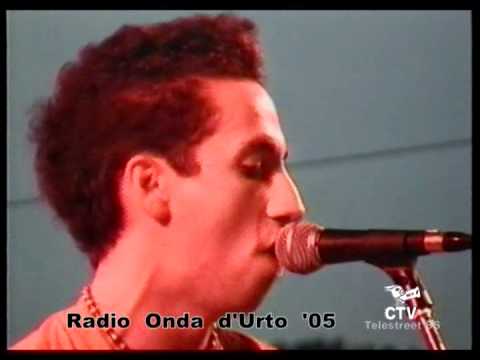 Roots rock rebel - mala raza (live @ festa di radio onda d'urto '05)