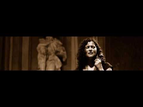 Iva Bittová - Francouzská & Smuténka