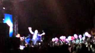 Mixalis Xatzigiannis Niwse konta mou live sto theatro petras [lyrics]