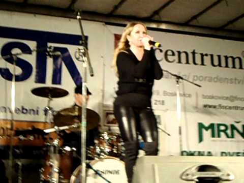 Bára Basiková - Souměrná - Vánoční trhy v Konici 18. 12. 2010