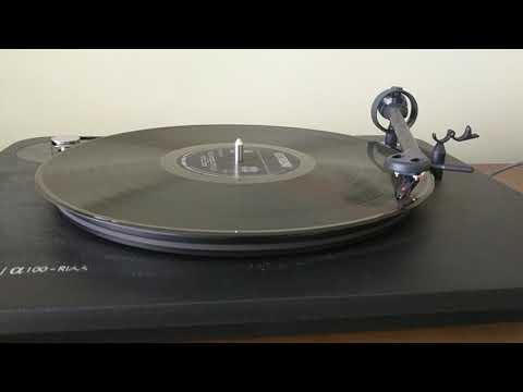 Romica Puceanu , Aseară la poarta mea. Disc editat de Electrecord.