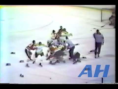 NHL Mar. 11, 1970 Chicago Blackhawks v Boston Bruins (R) Dennis Hull v John McKenzie