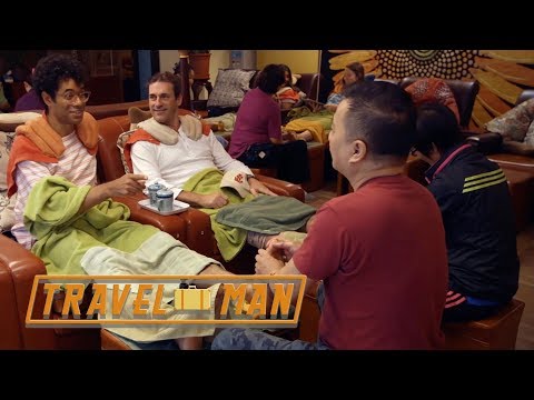 Jon Hamm e Richard recebem uma massagem festiva nos pés em Hong Kong | Travel Man