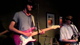 THE GIRLS PLAYING STEAM ENGENIUS BY MODEST MOUSE HD