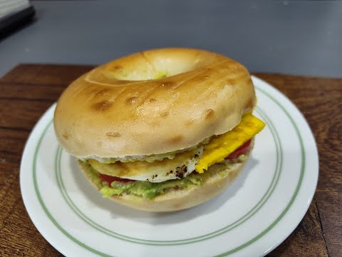Avocado & Egg Bagel Sandwich | Breakfast recipe | #cookwithpreka