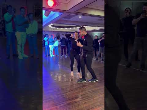 Intermediate Bachata Class Demo - Demetrio & Nicole - Bachata Dance Academy #bachata #bachatadance