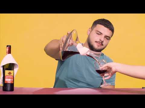 Si të shërbejmë një gotë vere nga Erxheni