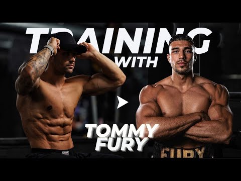 Training shoulders in dubai with Tommy Fury 🥊