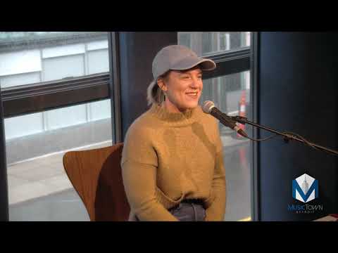Kylee Phillips Performs on Behind the Mic with Pam Rossi