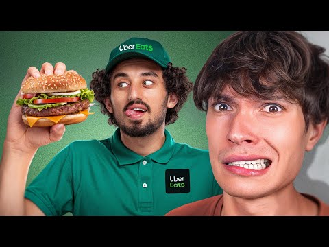 Un Livreur Surpris EN TRAIN DE MANGER La Commande du CLIENT !