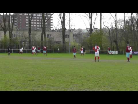 10 april 2016 Zwaluwen Utrecht 11 1 - UVV 1 com 2-1 Matthijs gaat erbij zitten