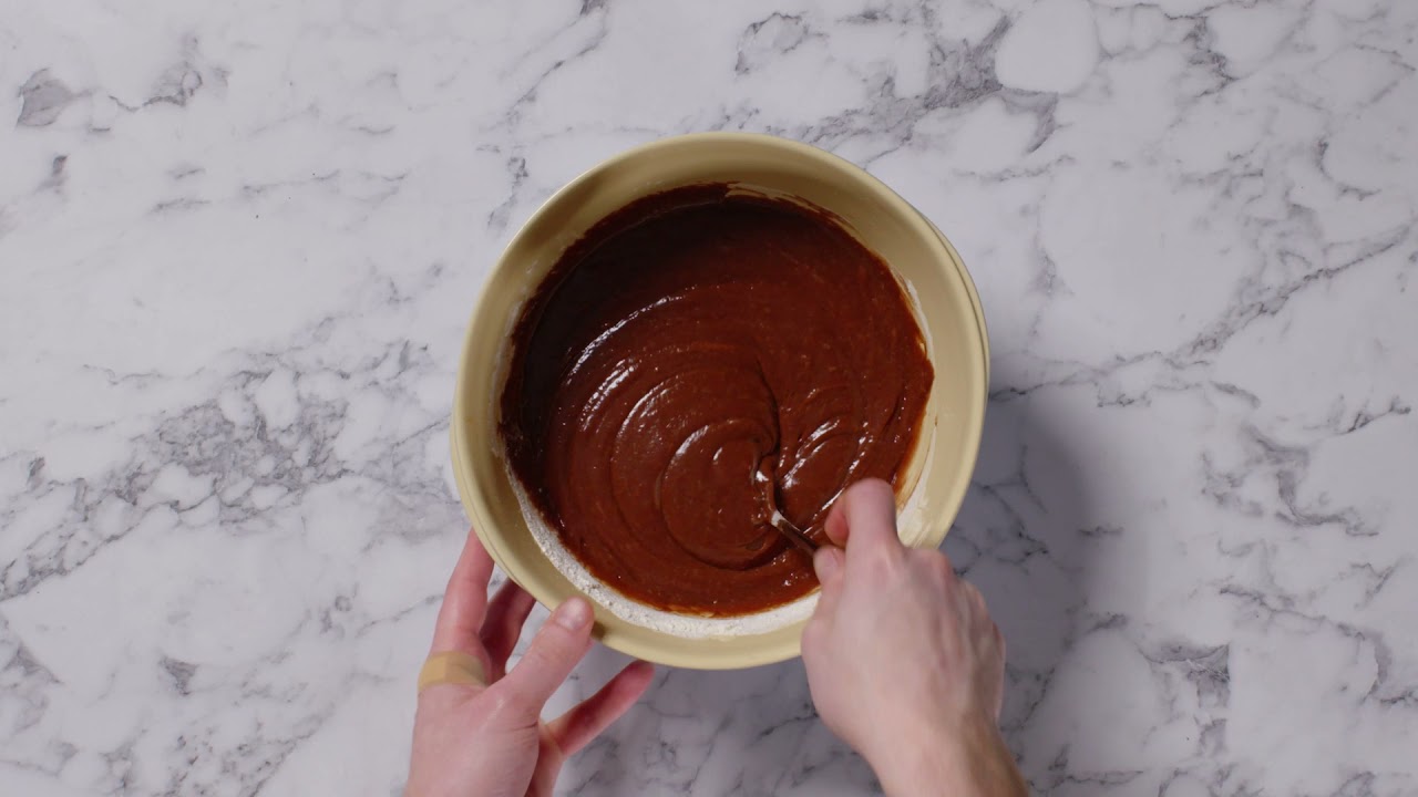 Sticky Biscoff Brownies - B&M Stores