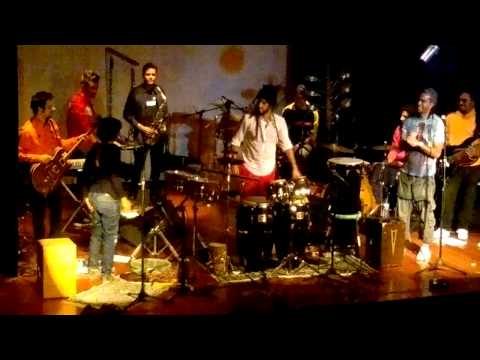 GugaMachado&JairOliveira&LanLan-Tchau-EuTiroOnda(18-11-2012TeatroDéciodeAlmeidaPrado)