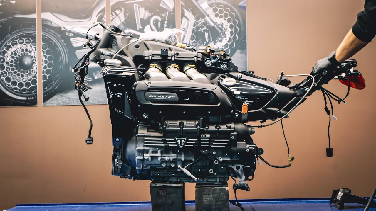 Triumph Rocket 3 в мастерской Box39