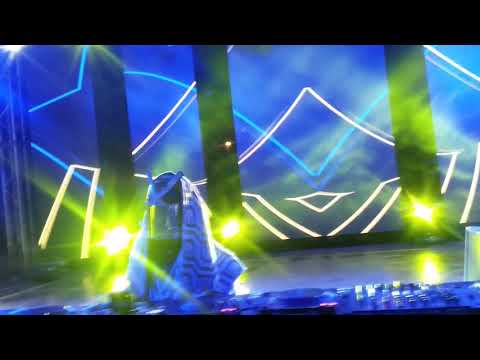 HYENAH plays amazing track @ Suncébeat 2019