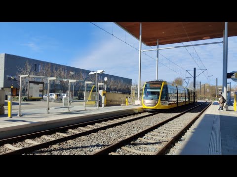 Tram 61 komt aan in IJsselstein Binnenstad