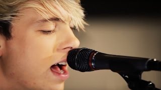 R5 | Here Comes Forever Acoustic Performance | R5Friday