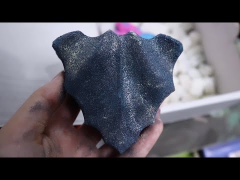 LUSH Bat Art Bath Bomb DEMO!