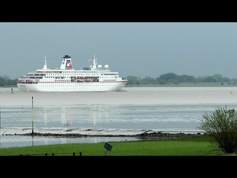 Traumschiff MS DEUTSCHLAND auf der Elbe | 09.05.2014