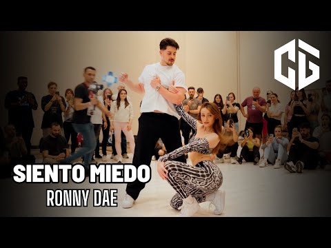 CRISTIAN Y GABRIELLA | Bachata 🎵 SIENTO MIEDO - RONNY DAE