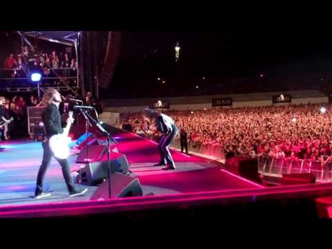 Alice Cooper joins The Foo Fighters on stage for Schools Out and I'm Eighteen