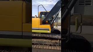 Escavadeira da Prefeitura de Suzano Hyundai Robex 220LC 9