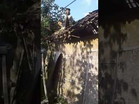 Peduli warga,  bedah rumah di kecamatan tegal dlimo banyuwangi