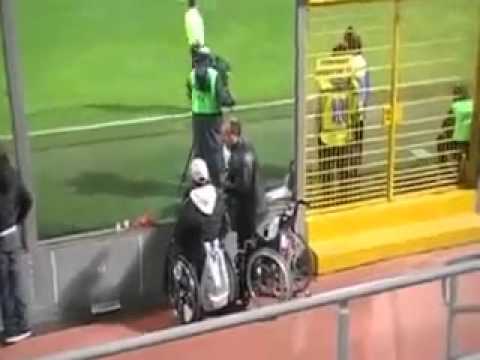 Miracolo. Iemand in rolstoel staat plots recht.