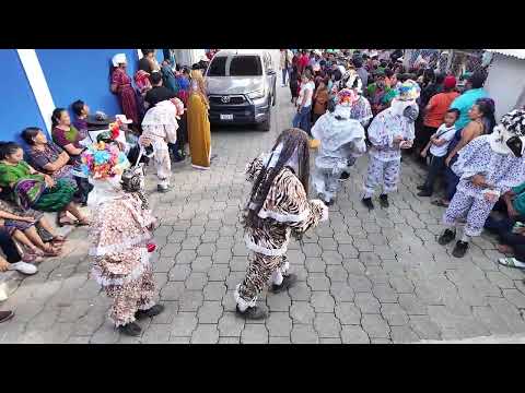 Baile de los animalitos desde (San Miguel Chicaj, Baja Verapaz).