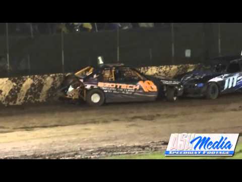Modified Sedans: Mark Carlin Crash - Kingaroy Speedway