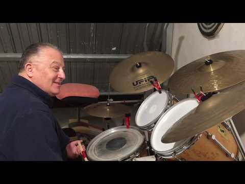 Performance di incastri tra rullante, cassa e charleston di Sergio colonna