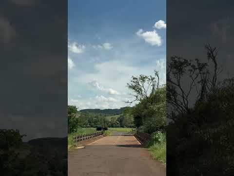 Ponte da divisa entre os municípios de Apucarana e Rio Bom Pr . A estrada muda .