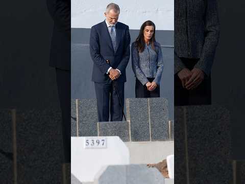 Los Reyes rinden homenaje a las víctimas en el cementerio musulmán de Sidi Embarek de CEUTA #shorts