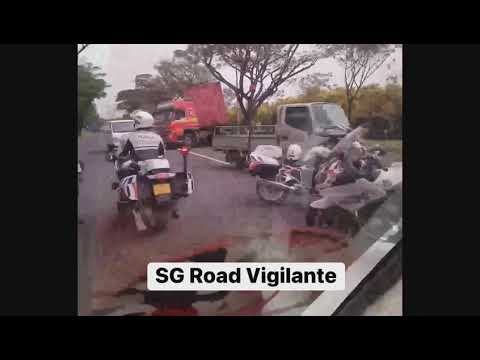 23feb2021 tuas pioneer road prime mover with container got jack knifed & block up 2 lanes