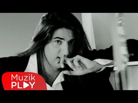 Çelik - Kim Daha Çok Seviyor (Official Video)