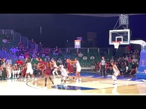 BATTLE 4 ATLANTIS - UCONN Women Roll Over Minnesota, 88-58.