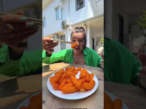 बबली ने खाया पैरों से कुरकुरे~🤯 #trendingshorts