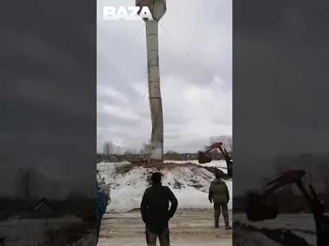 Ермолаево рухнула башня. Башня упала. Упала труба в санкт петербурге. Башня падения упала. Телебашня упала.