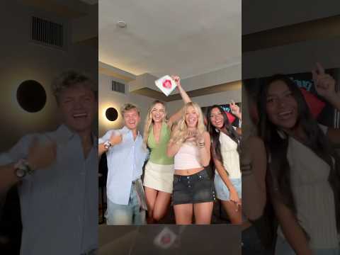 Who's behind me?? 💗 #16kids #bigfamily #notenoughnelsons #nenfam