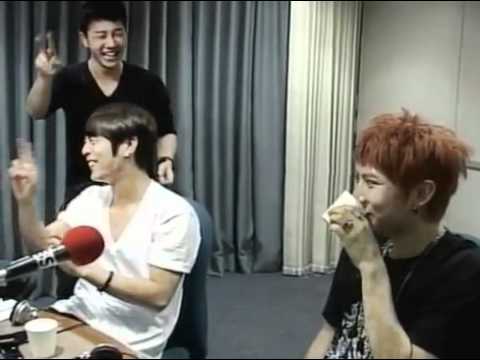 110521 Doojoon & Kikwang laughing at Hyunseung~