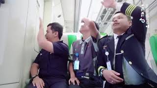 Download lagu LUCU, KONDEKTUR KERETA API MAIN TIK-TOK mp3 Download lagu LUCU, KONDEKTUR KERETA API MAIN TIK-TOK mp3