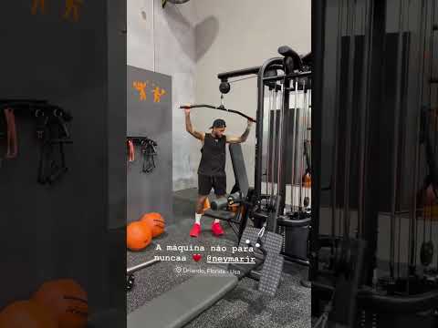 O NEYMAR TÁ SE MANTENDO EM FORMA NAS FÉRIAS! 💪🏋🏾 #shorts