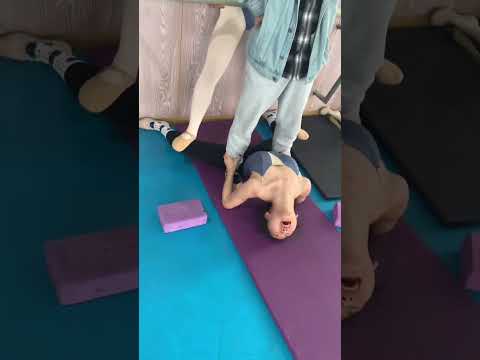 真似する: 子供用の上げ床を作る 庭の練習