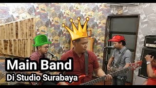 Download lagu NGEBAND SEKALIGUS LATIHAN MUSIK DI STUDIO MUSIK SURABAYA - VLOG #13 mp3