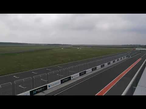 BMW E92 M3 vs Porsche Cayman GT4 silesia ring